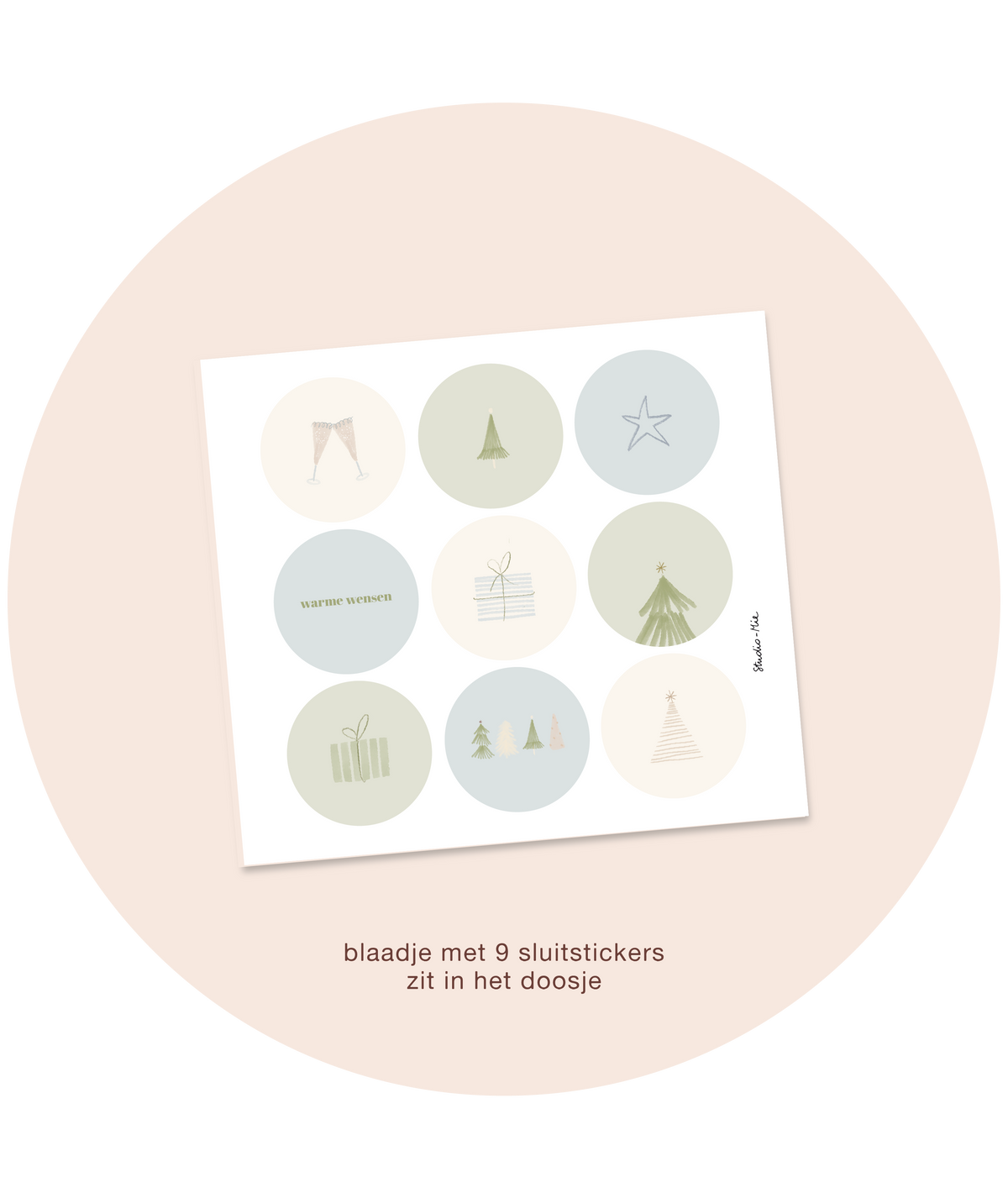 Kerststickers in aquarelstijl met kerstbomen, sterren, pakjes en bubbels