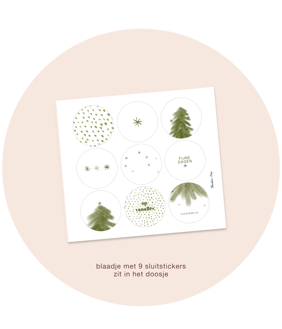 Sluitstickers kerst met groene sterren en sparrentak